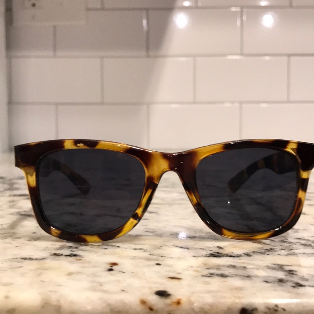Osh Kosh B’gosh kids tortoise shell Sunglasses EUC - Picture 1 of 4